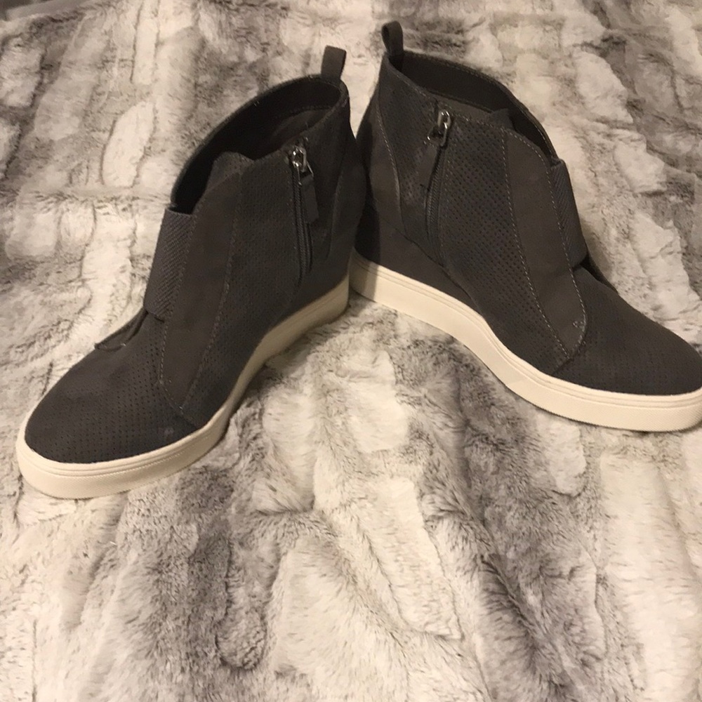 Mia wedge bootie